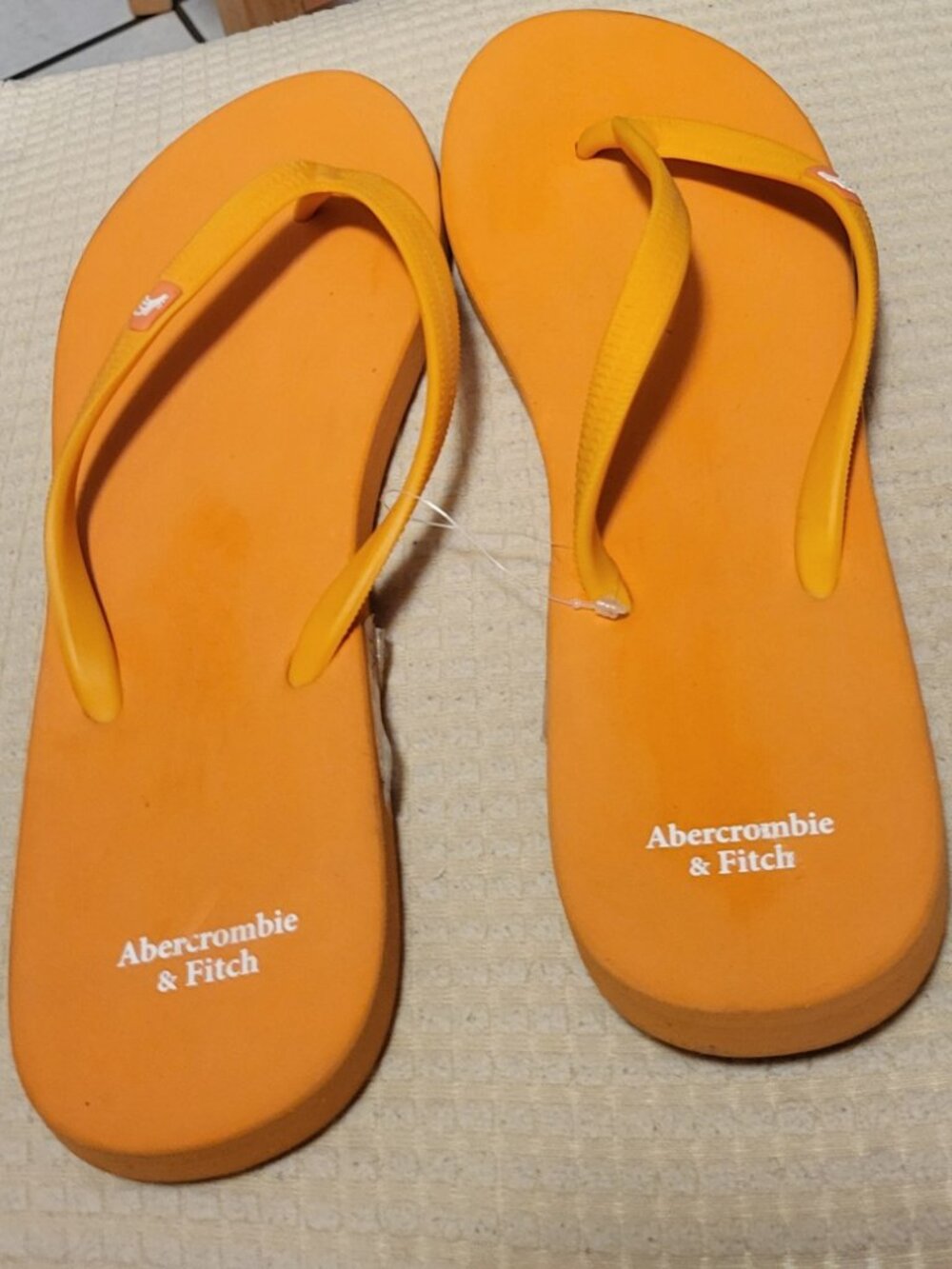"ABERCROMBIE & FITCH" ORANGE FLIP FLOPS - SIZE L(9) - NWOT